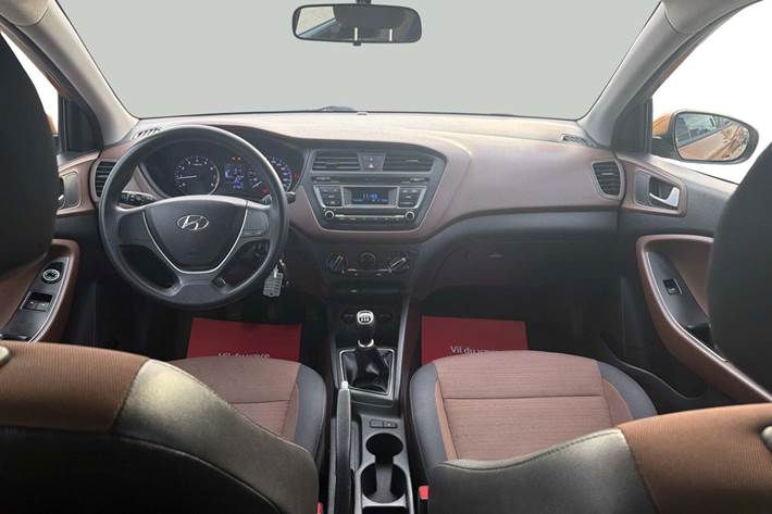 Gul Hyundai i20 fra 2015