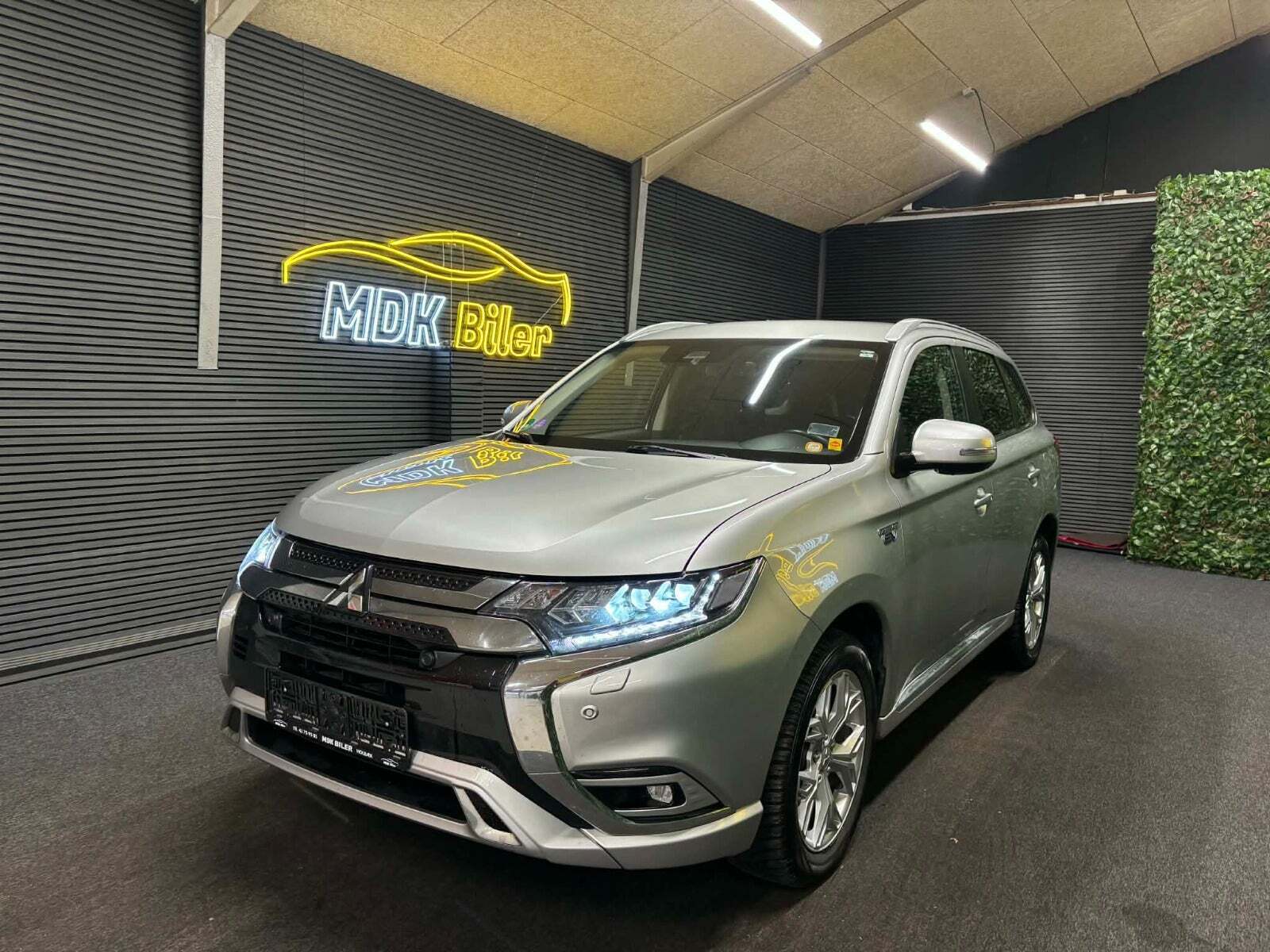 Mitsubishi Outlander 2,4 PHEV Inform CVT 4WD