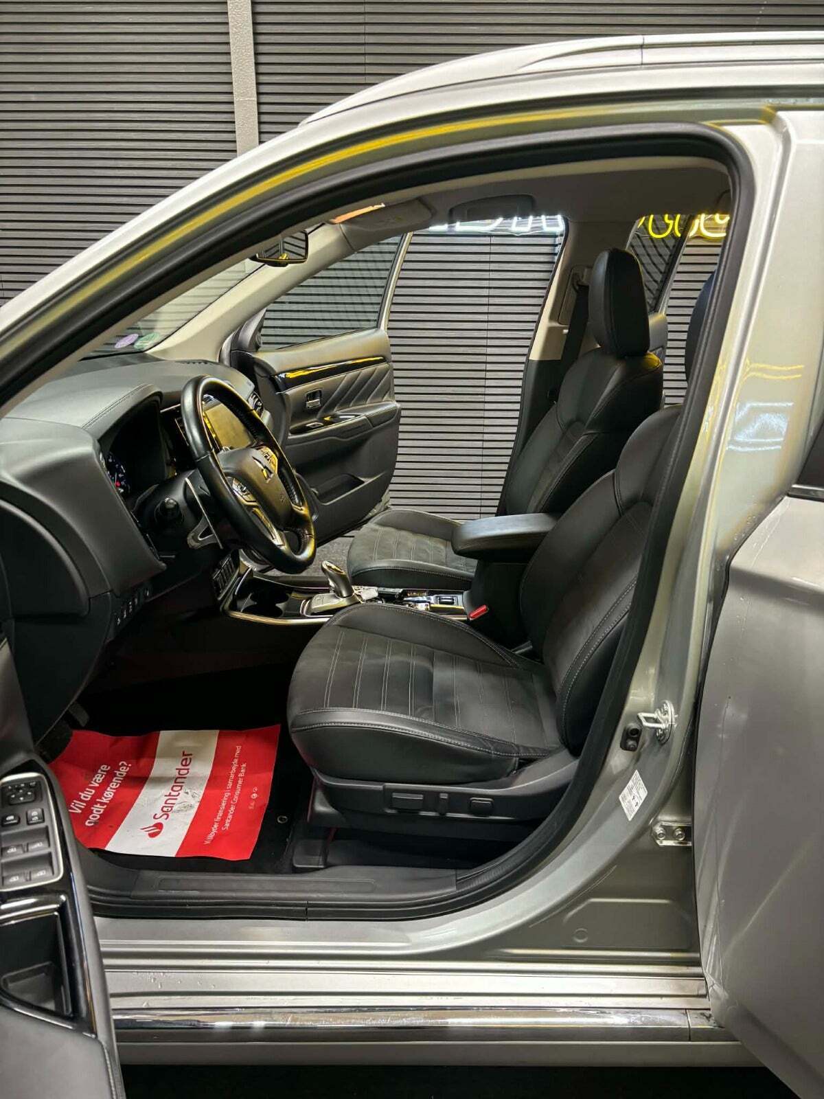 Mitsubishi Outlander 2,4 PHEV Inform CVT 4WD