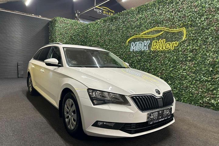 undefined Skoda Superb fra 2017 set udefra