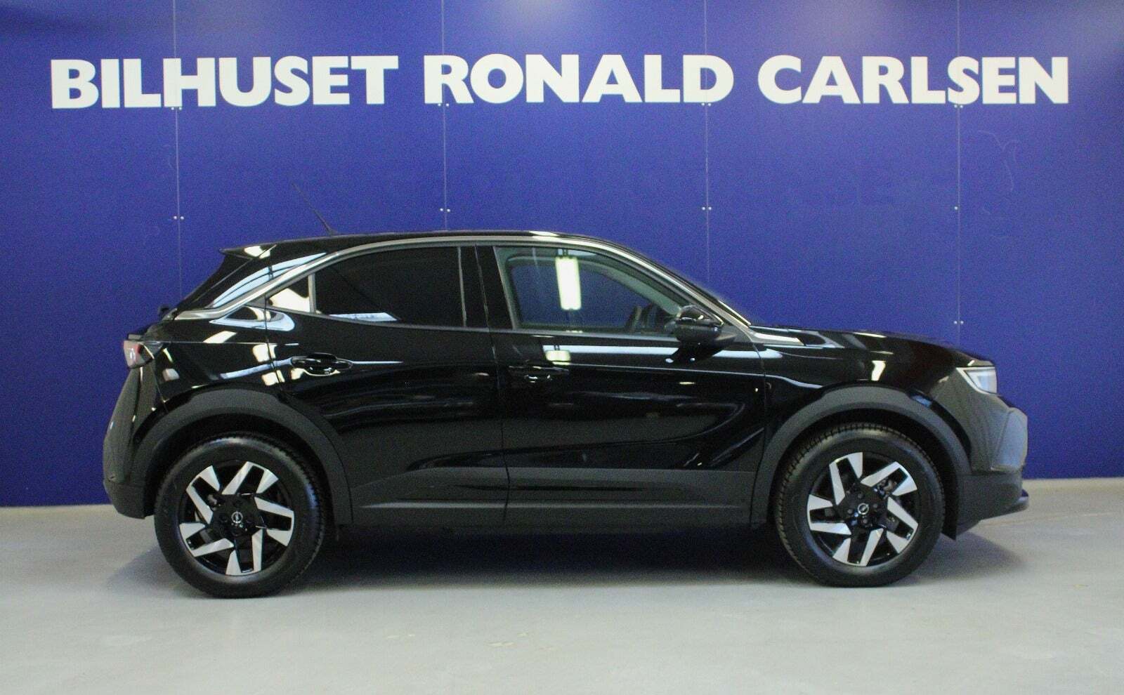 Sort Opel Mokka-e fra 2023