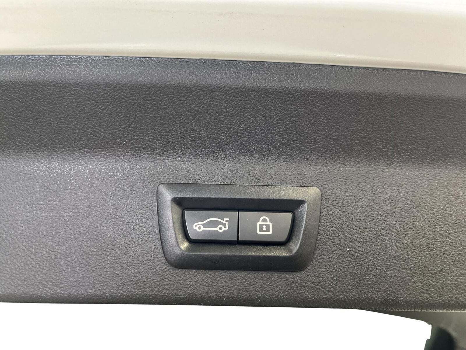 Hvid BMW iX3 fra 2022