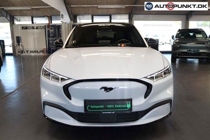 Hvid Ford Mustang Mach-E fra 2023