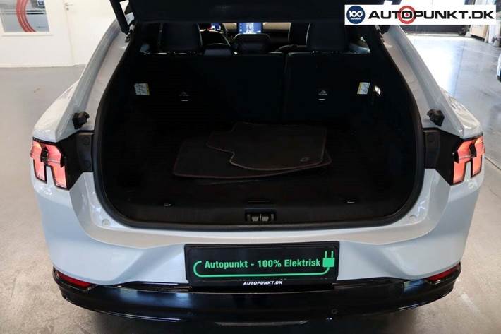 Hvid Ford Mustang Mach-E fra 2023