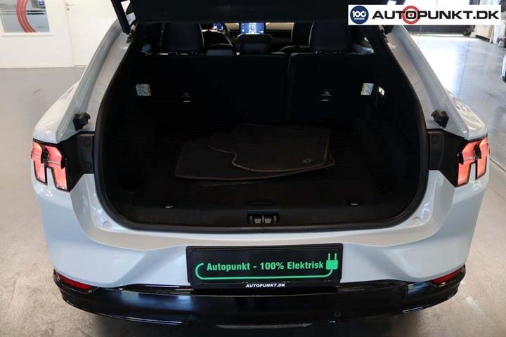Hvid Ford Mustang Mach-E fra 2023