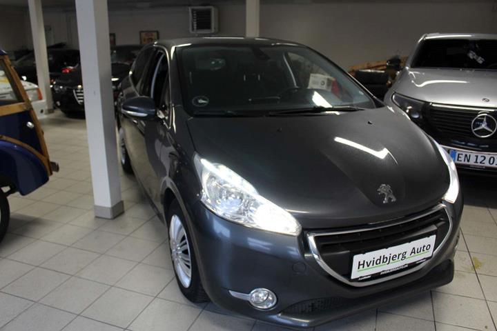 Grå Peugeot 208 fra 2014