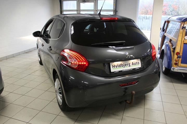 Grå Peugeot 208 fra 2014