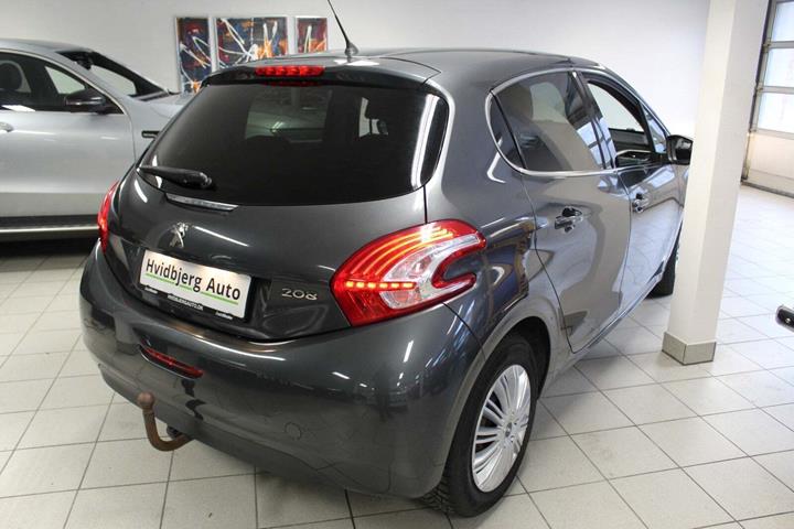 Grå Peugeot 208 fra 2014