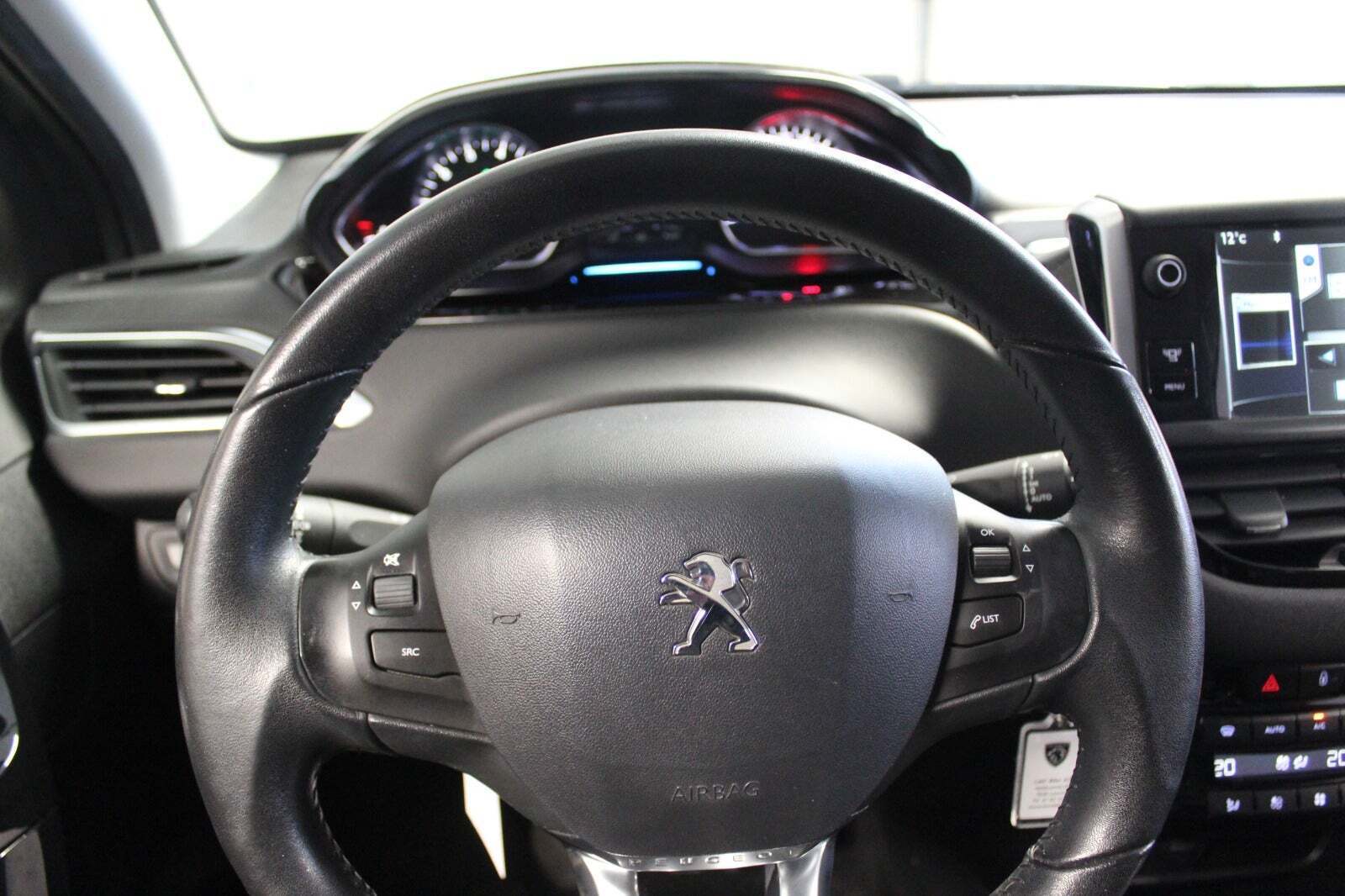 Grå Peugeot 208 fra 2014