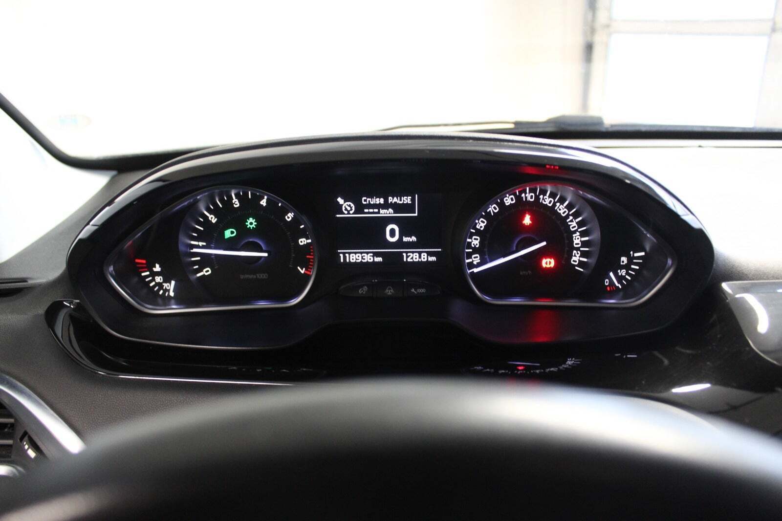 Grå Peugeot 208 fra 2014