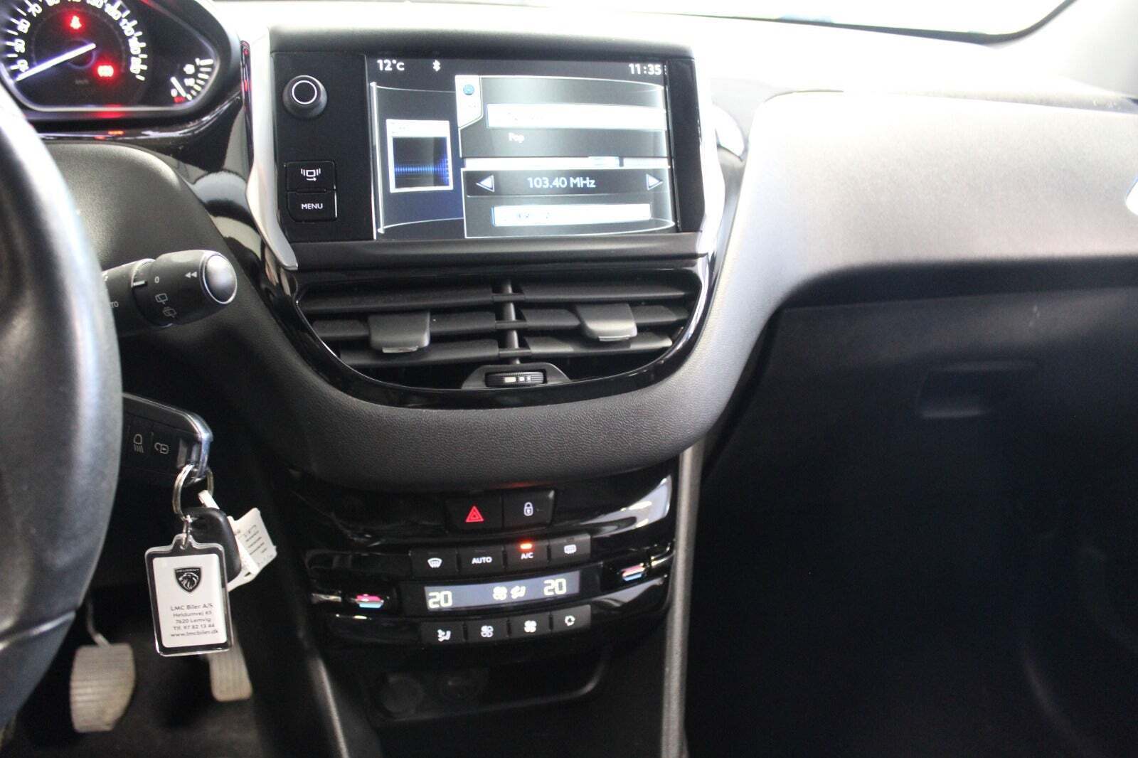 Grå Peugeot 208 fra 2014