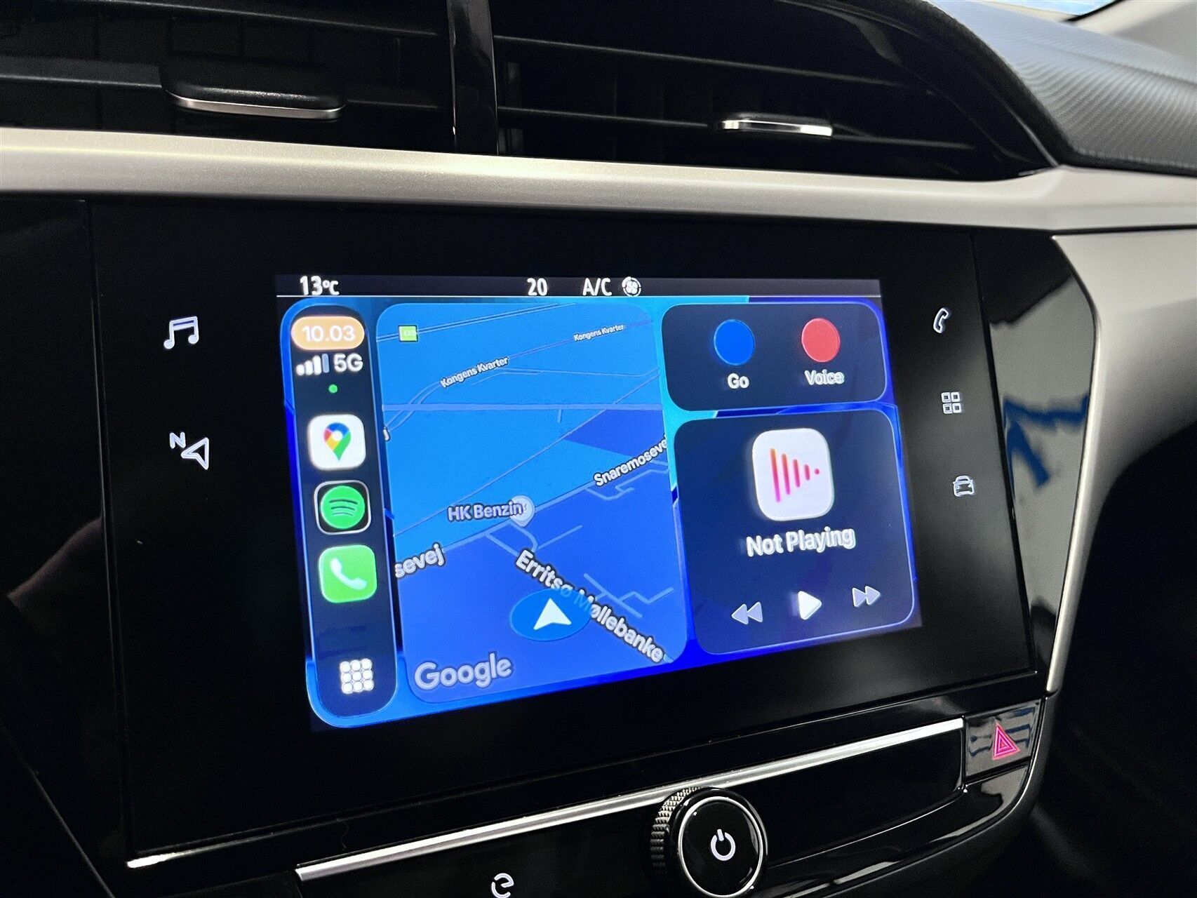 Grå Opel Corsa-e fra 2020