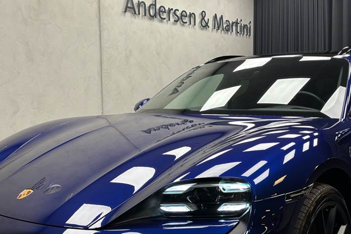 Blå Porsche Taycan fra 2023