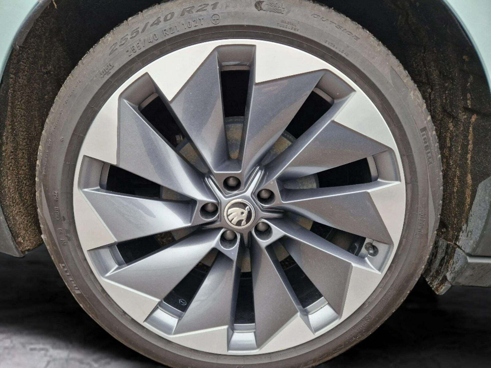 Blå Skoda Enyaq fra 2021