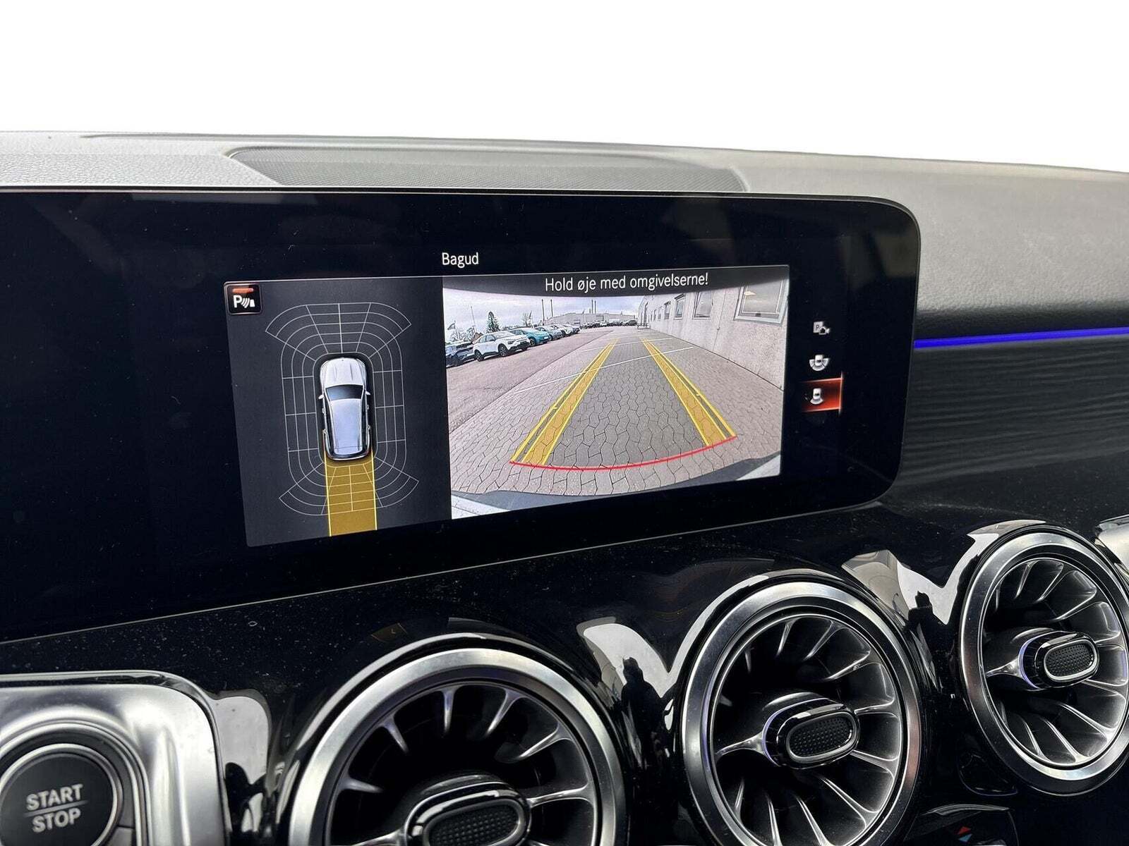 Sølv Mercedes EQB250 fra 2023