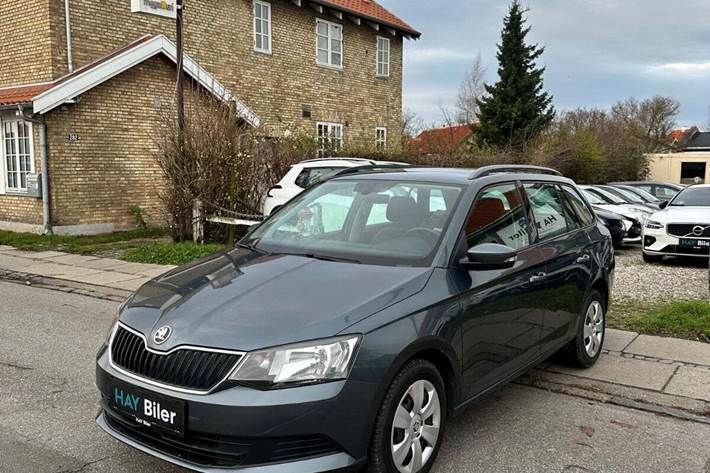 Grå Skoda Fabia fra 2016