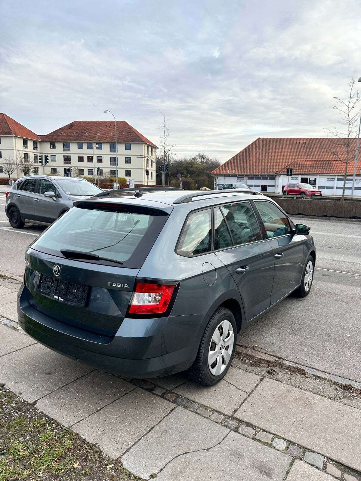 Grå Skoda Fabia fra 2016