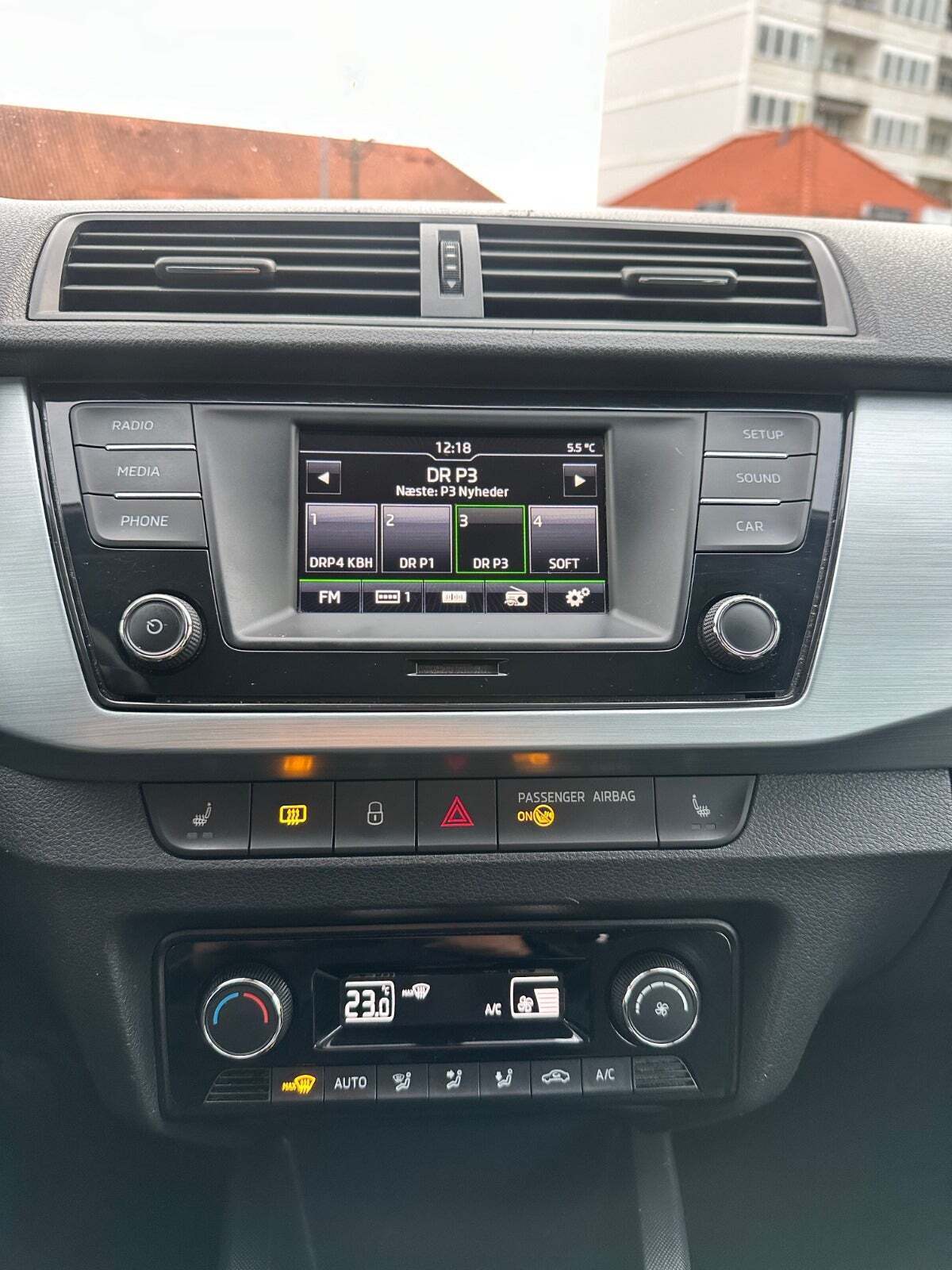 Grå Skoda Fabia fra 2016