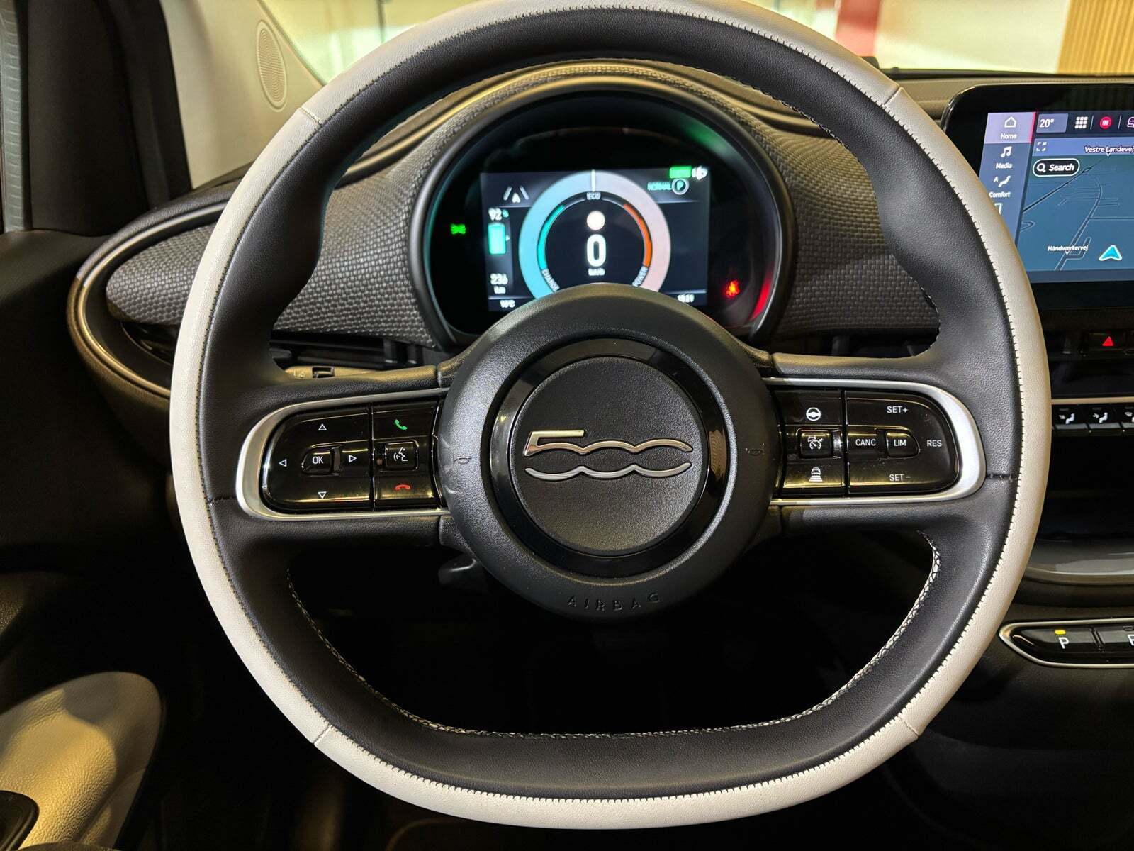 Blå Fiat 500e fra 2021