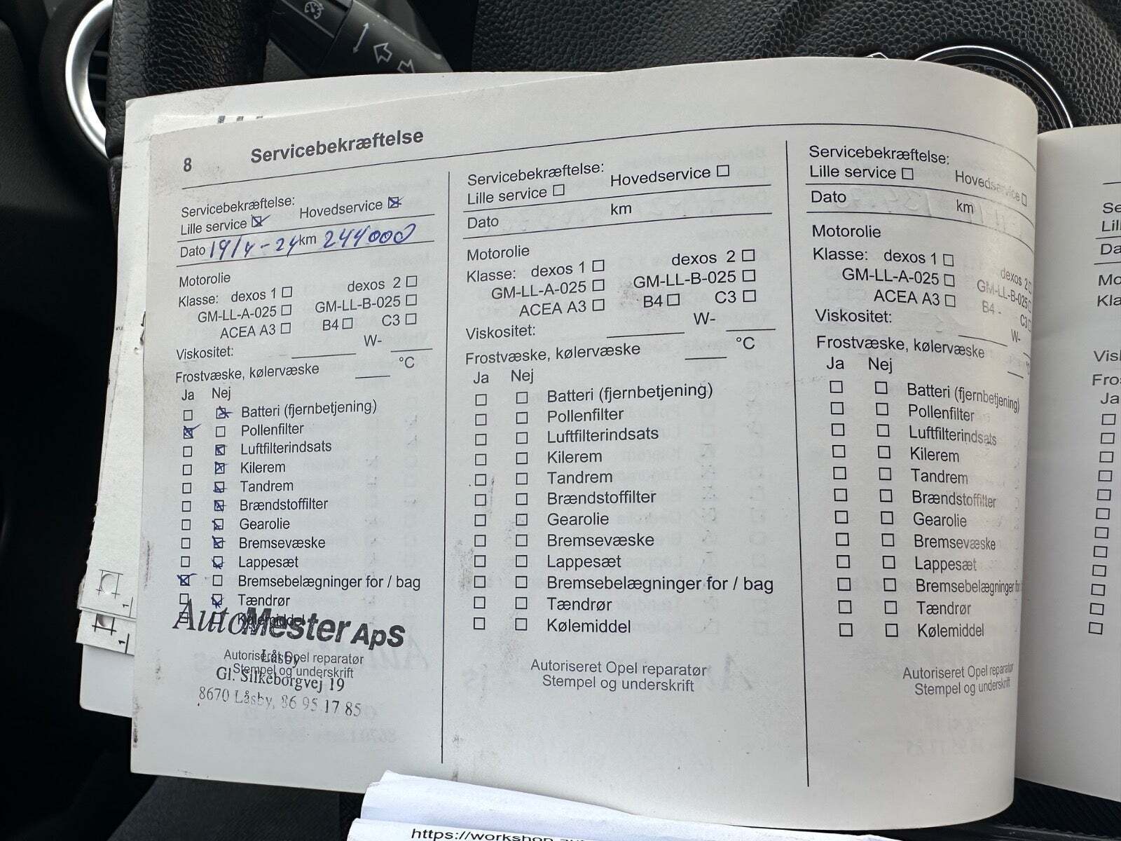 Grøn Opel Corsa fra 2014