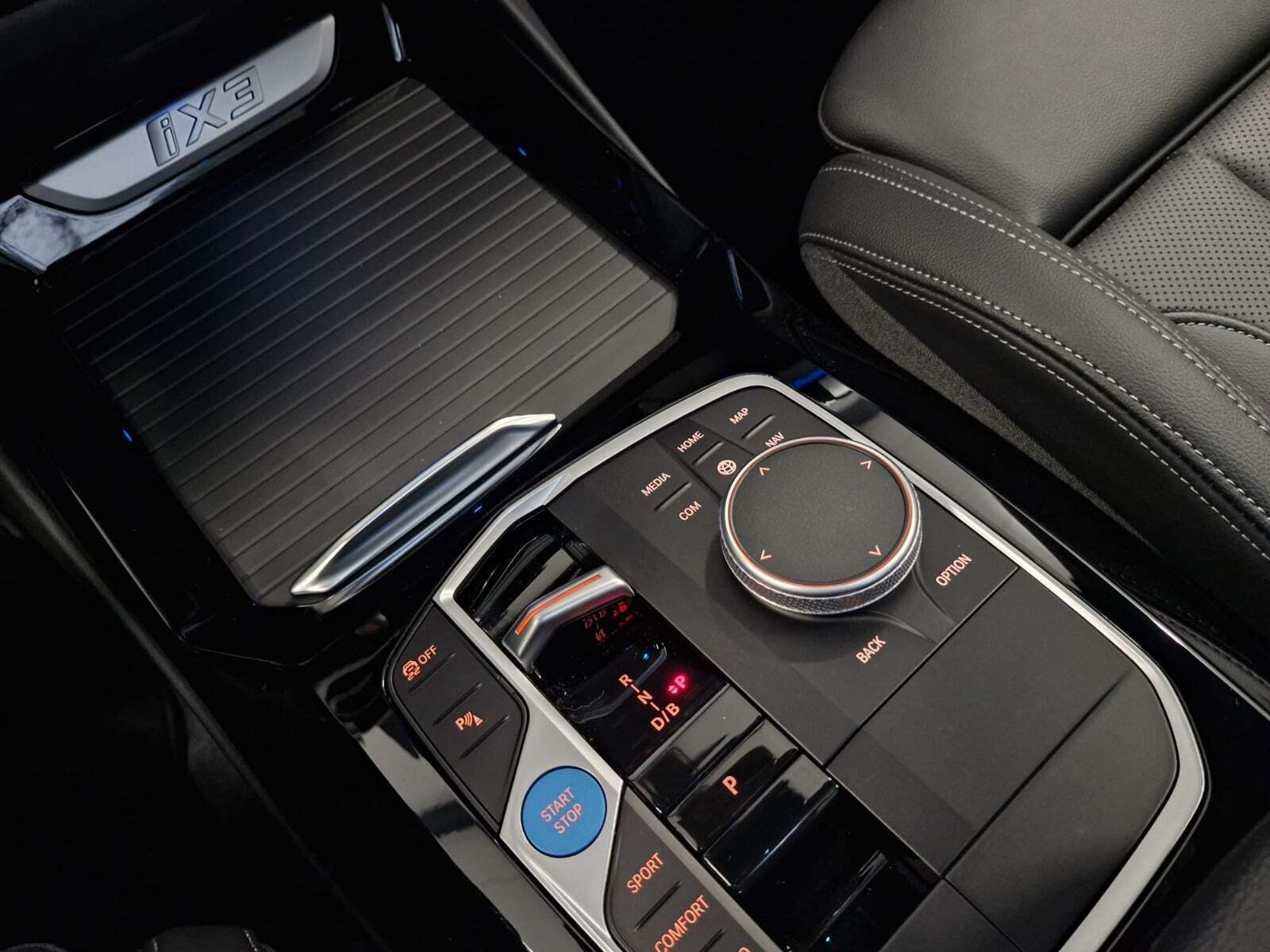 Hvid BMW iX3 fra 2023