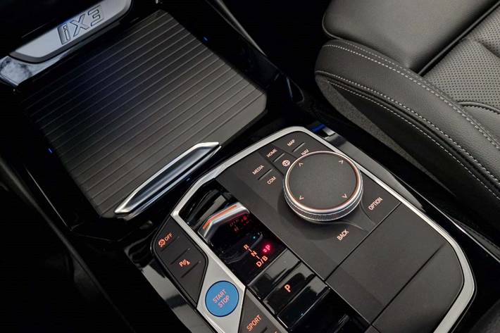 Hvid BMW iX3 fra 2023