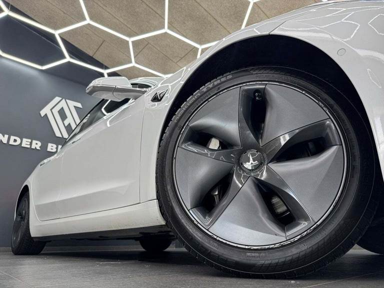 Tesla Model 3 Standard Range+ RWD