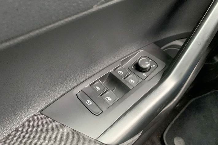 Grå VW Polo fra 2023