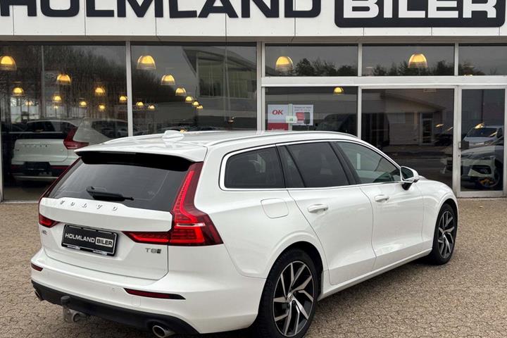 Hvid Volvo V60 fra 2020