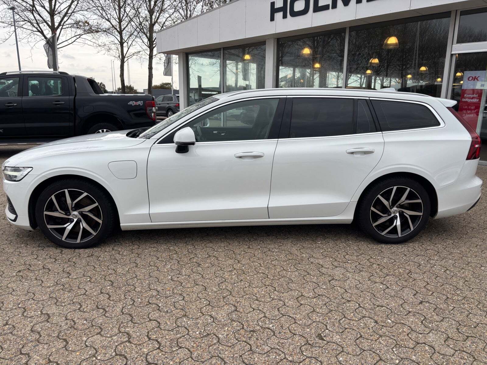 Hvid Volvo V60 fra 2020