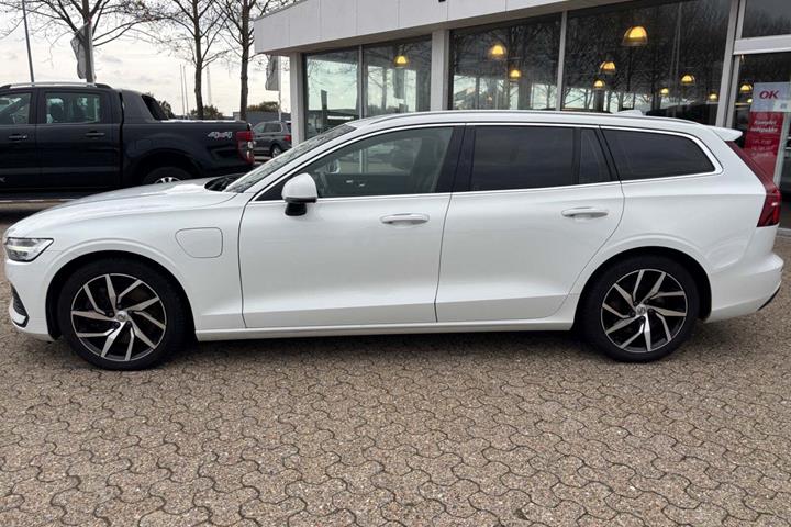 Hvid Volvo V60 fra 2020