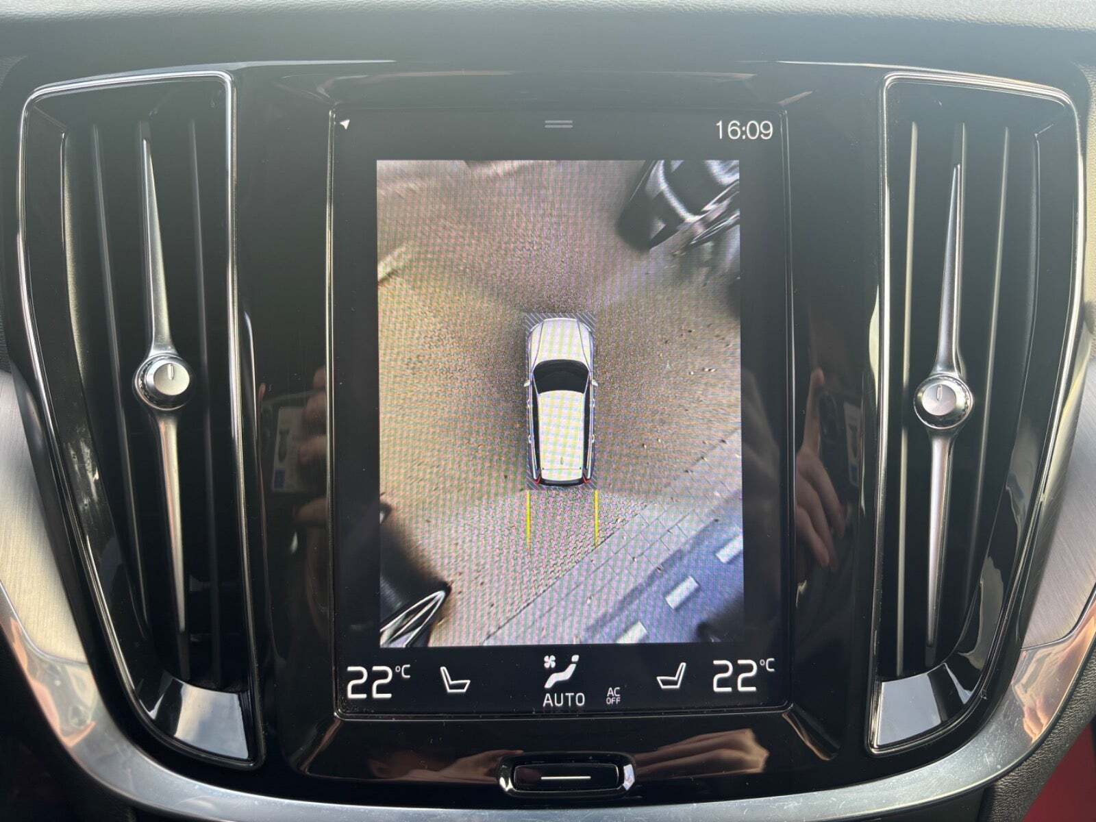 Hvid Volvo V60 fra 2020