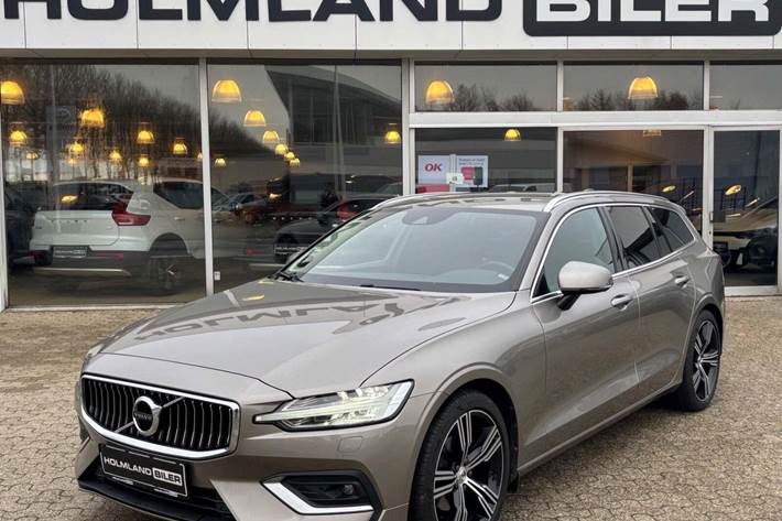 Beige Volvo V60 fra 2019 set udefra