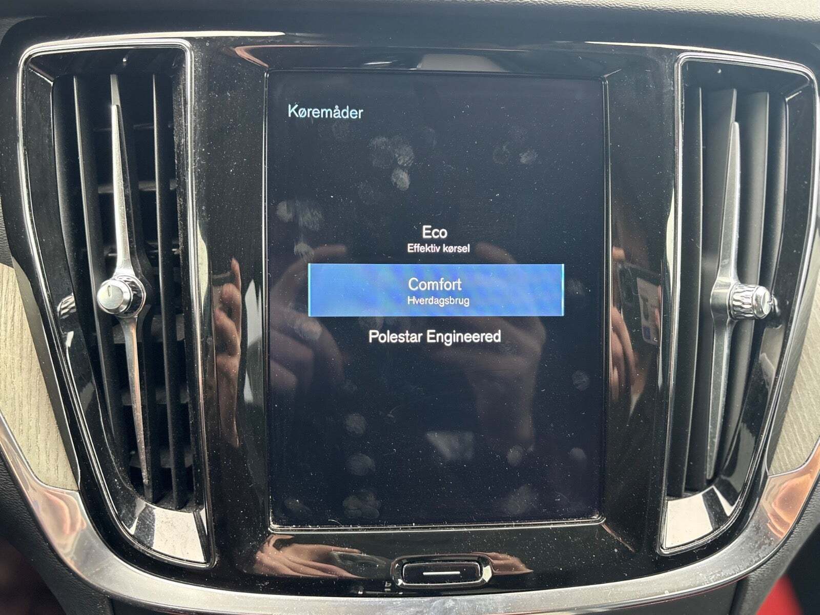 Beige Volvo V60 fra 2019