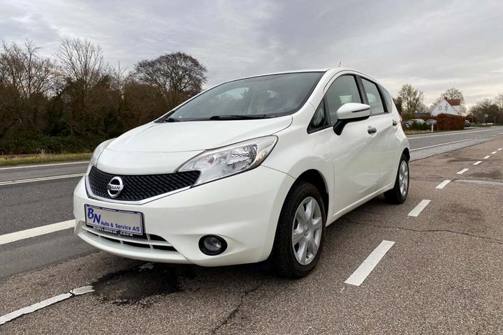 Hvid Nissan Note fra 2017 set udefra