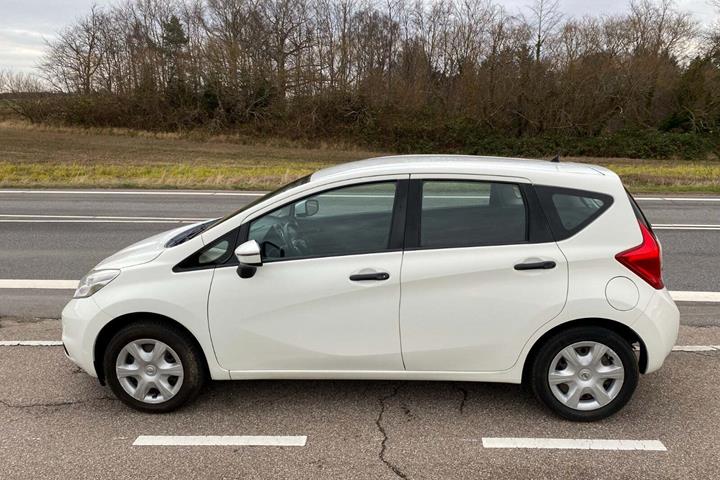Hvid Nissan Note fra 2017
