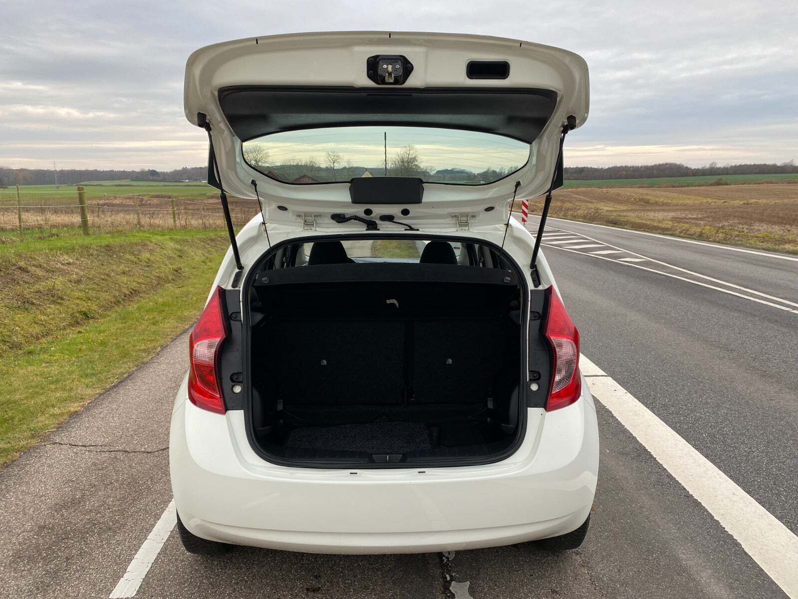 Hvid Nissan Note fra 2017
