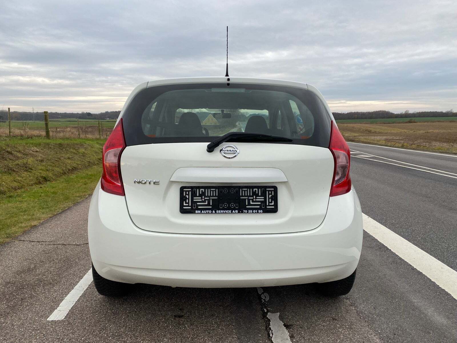 Hvid Nissan Note fra 2017
