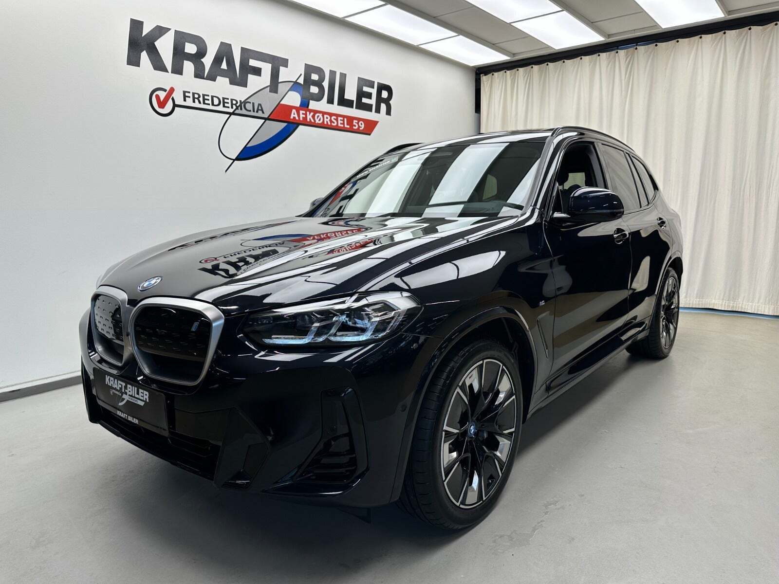 Sort BMW iX3 fra 2024