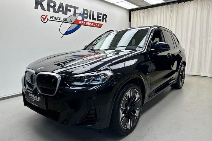 Sort BMW iX3 fra 2024