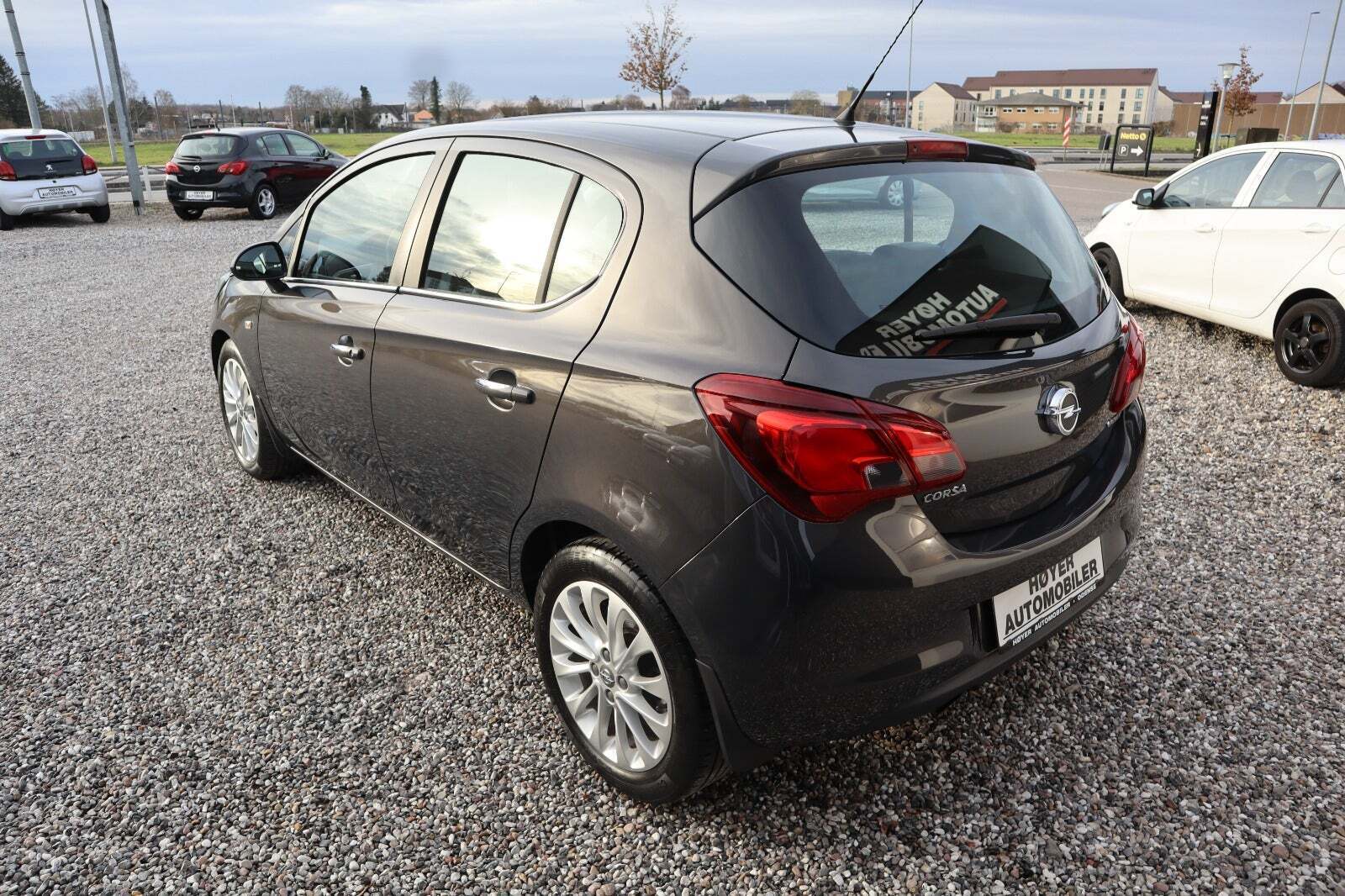 Grå Opel Corsa fra 2016