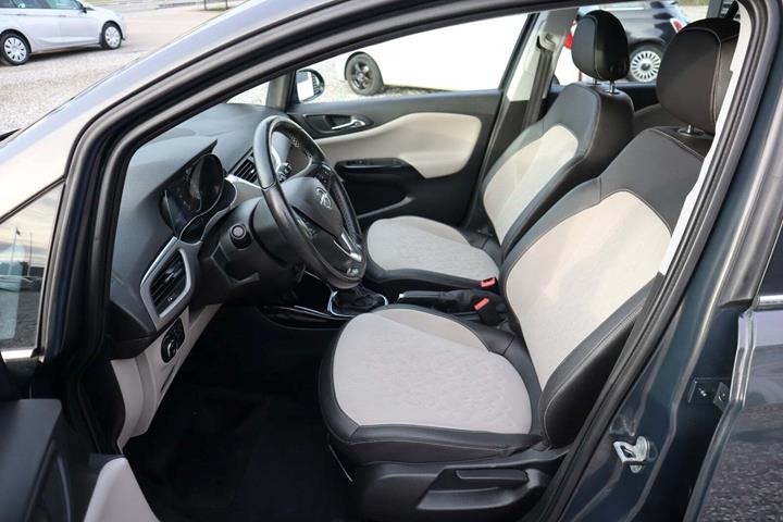 Grå Opel Corsa fra 2016