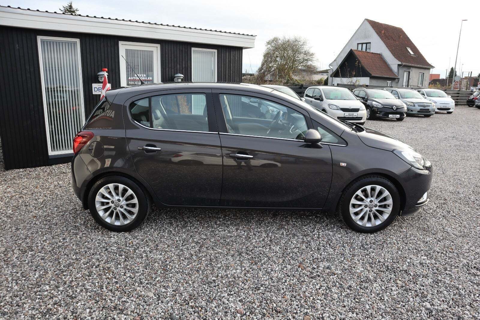 Grå Opel Corsa fra 2016