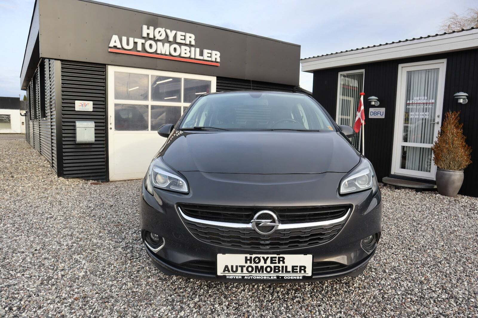 Grå Opel Corsa fra 2016