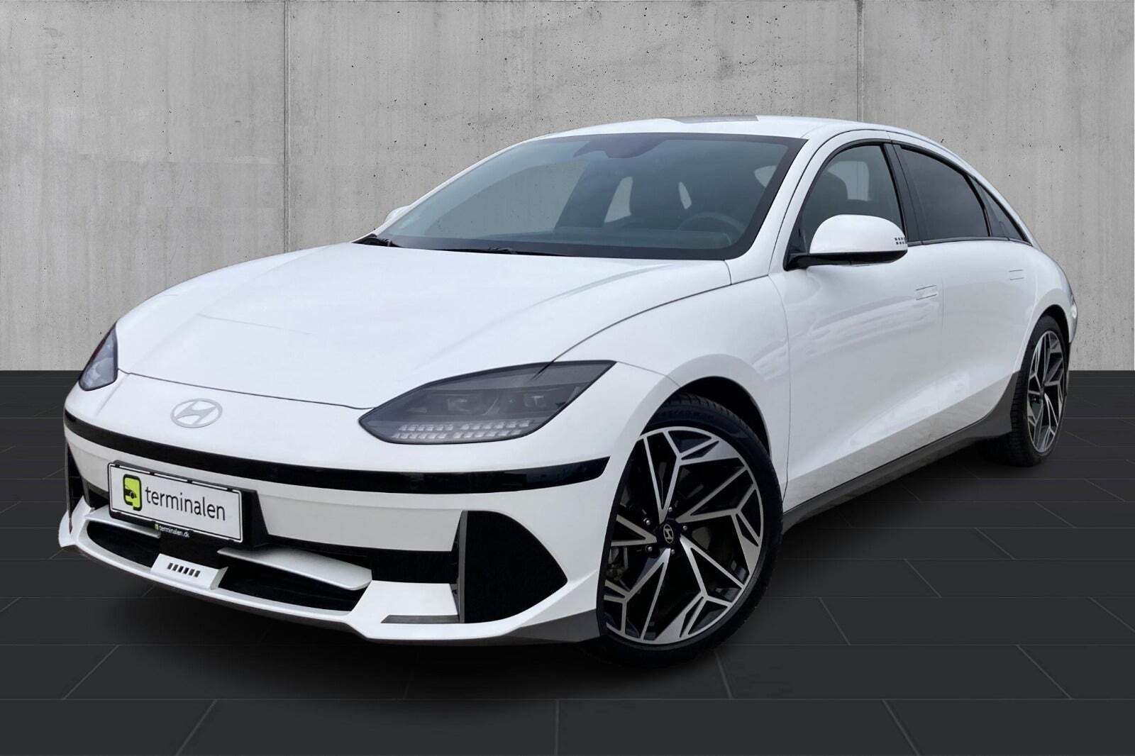 Hvid Hyundai Ioniq 6 fra 2023 set udefra