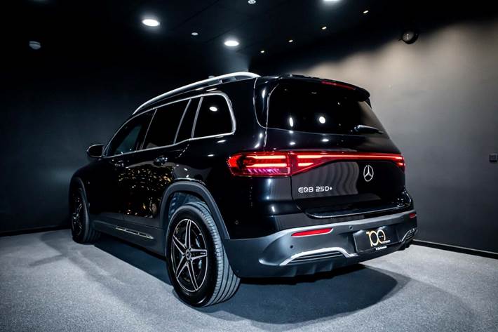 Sort Mercedes EQB250+ fra 2026