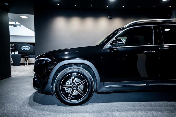 Sort Mercedes EQB250+ fra 2026