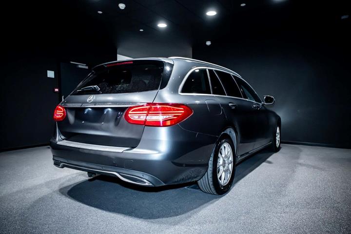 Grå Mercedes C220 d fra 2016