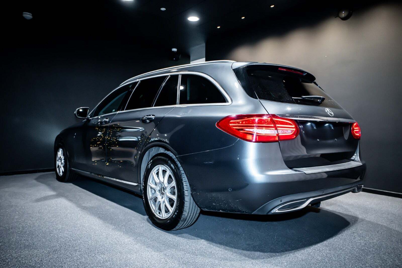 Grå Mercedes C220 d fra 2016