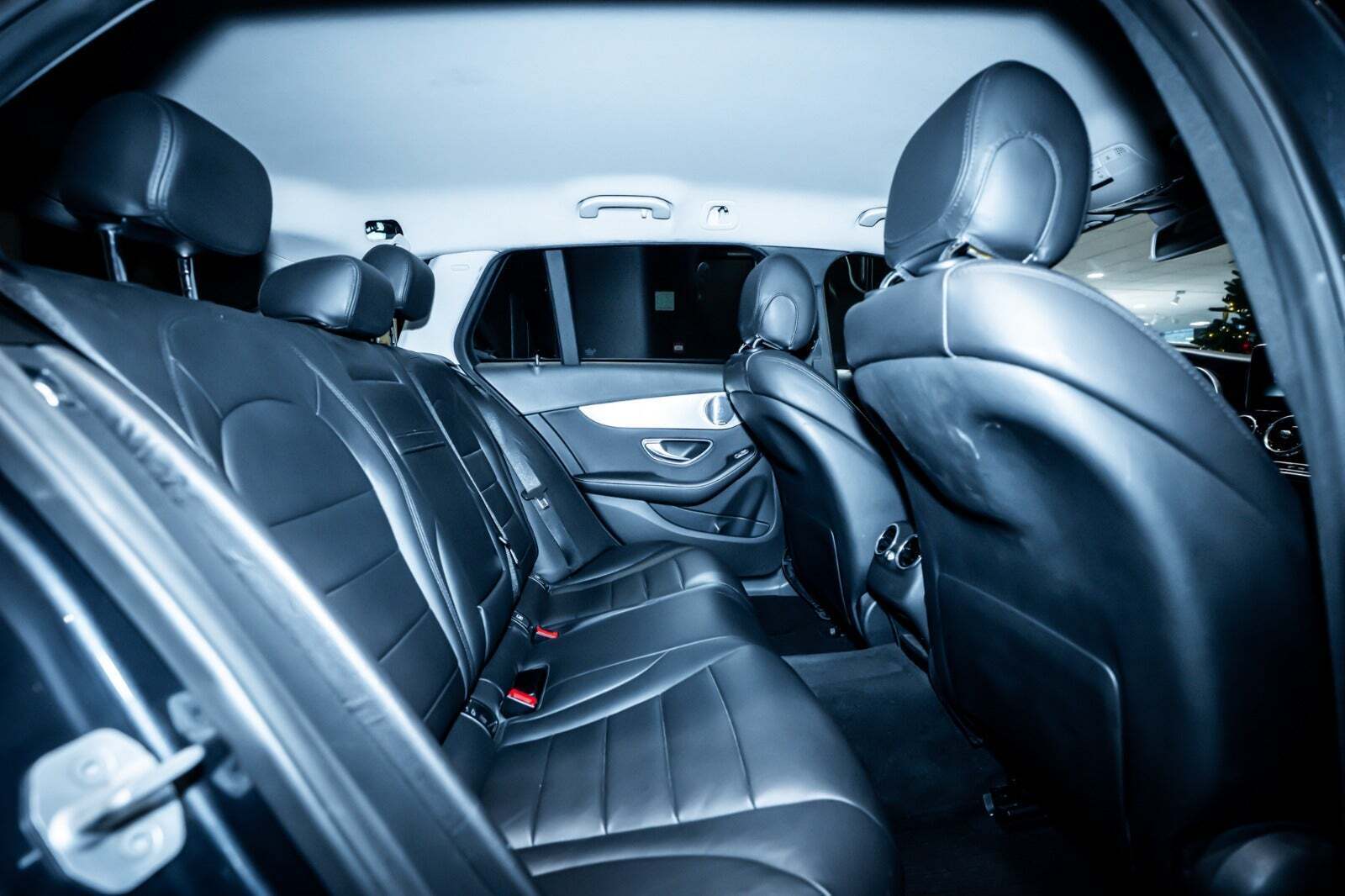 Grå Mercedes C220 d fra 2016